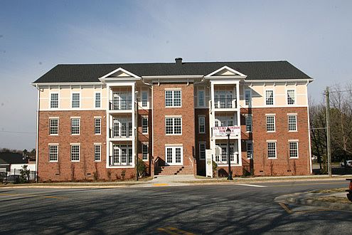 2nd image of 238-401 E Lewis St