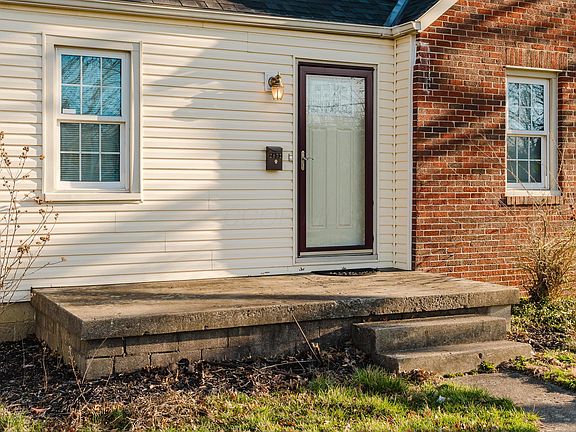2nd image of 2832 E Livingston Ave