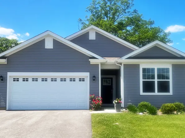 2285 Redwood Trl, Wonder Lake, IL 60097