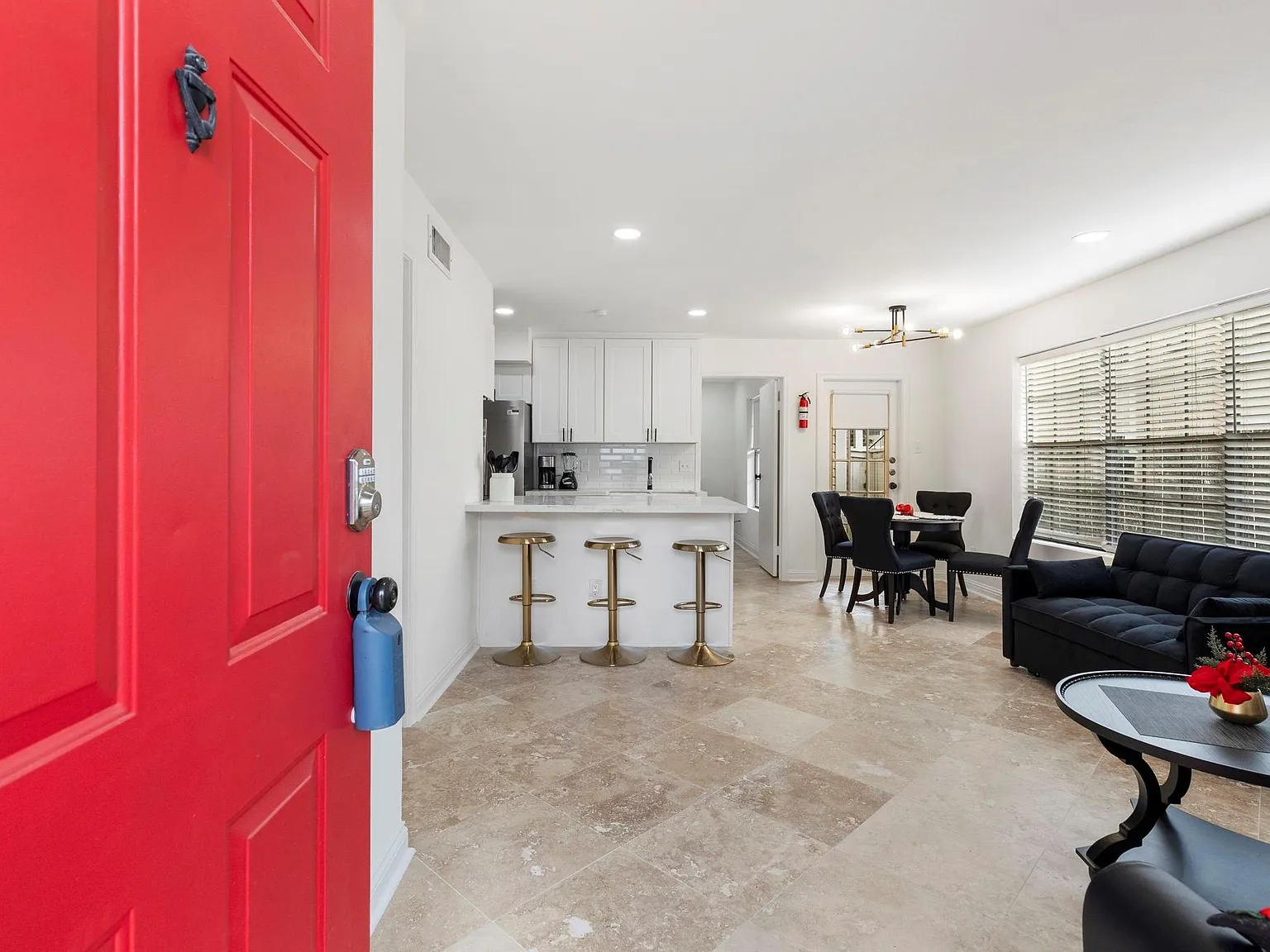 2 bed, 2.0 bath, 952 sqft, $1,900 — Photo 2