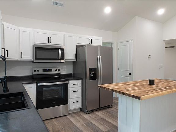 5th image of 310 Field St