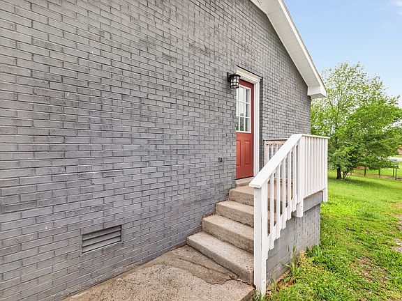 5th image of 638 Lafayette Rd