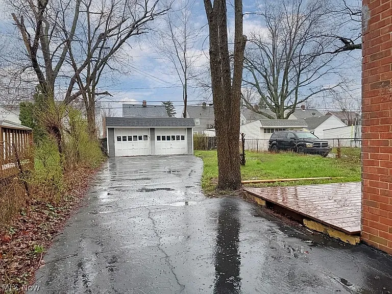 22000 Kenison Ave — Photo 25