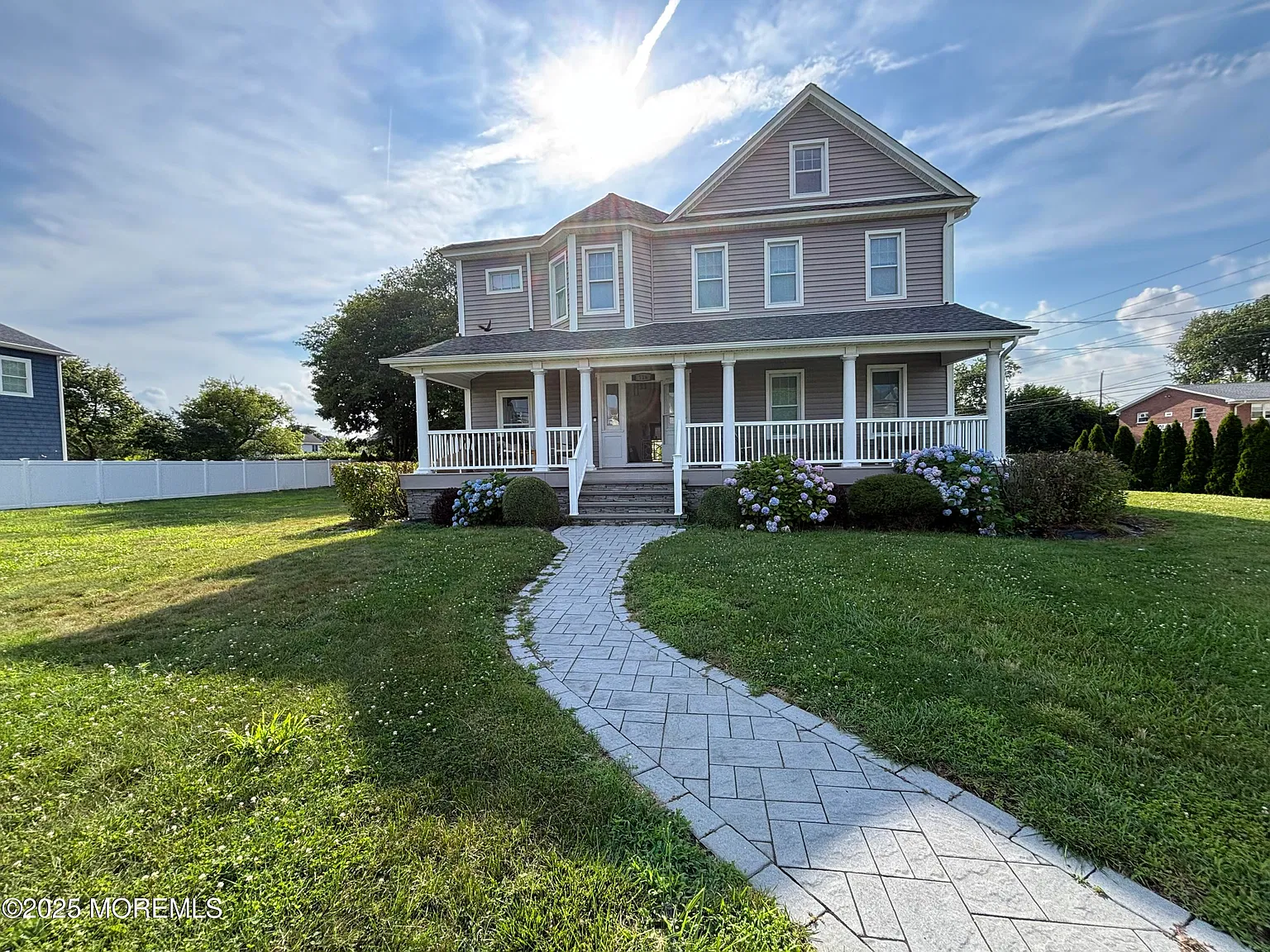7 bed, 4.5 bath, 2328 sqft, $4,500 — Photo 2