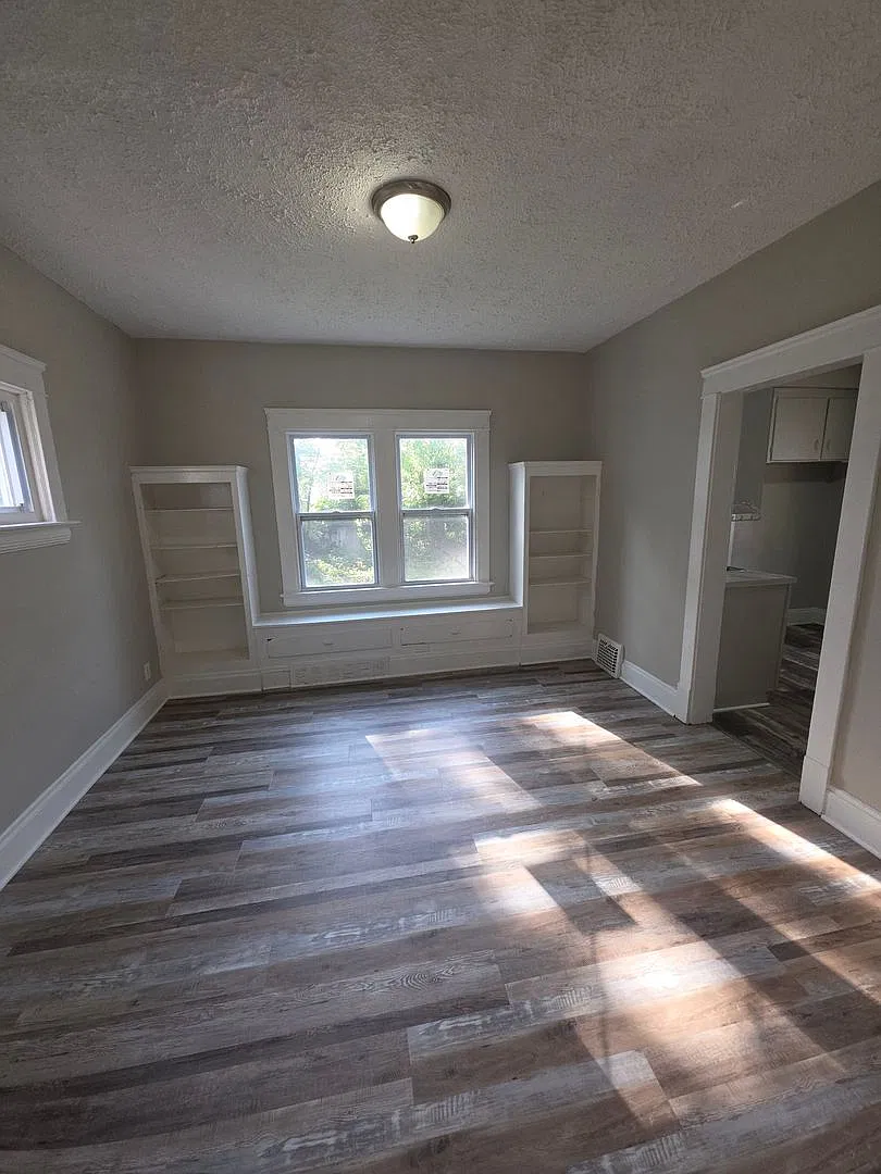 3 Bedroom Move In Ready! — Photo 4