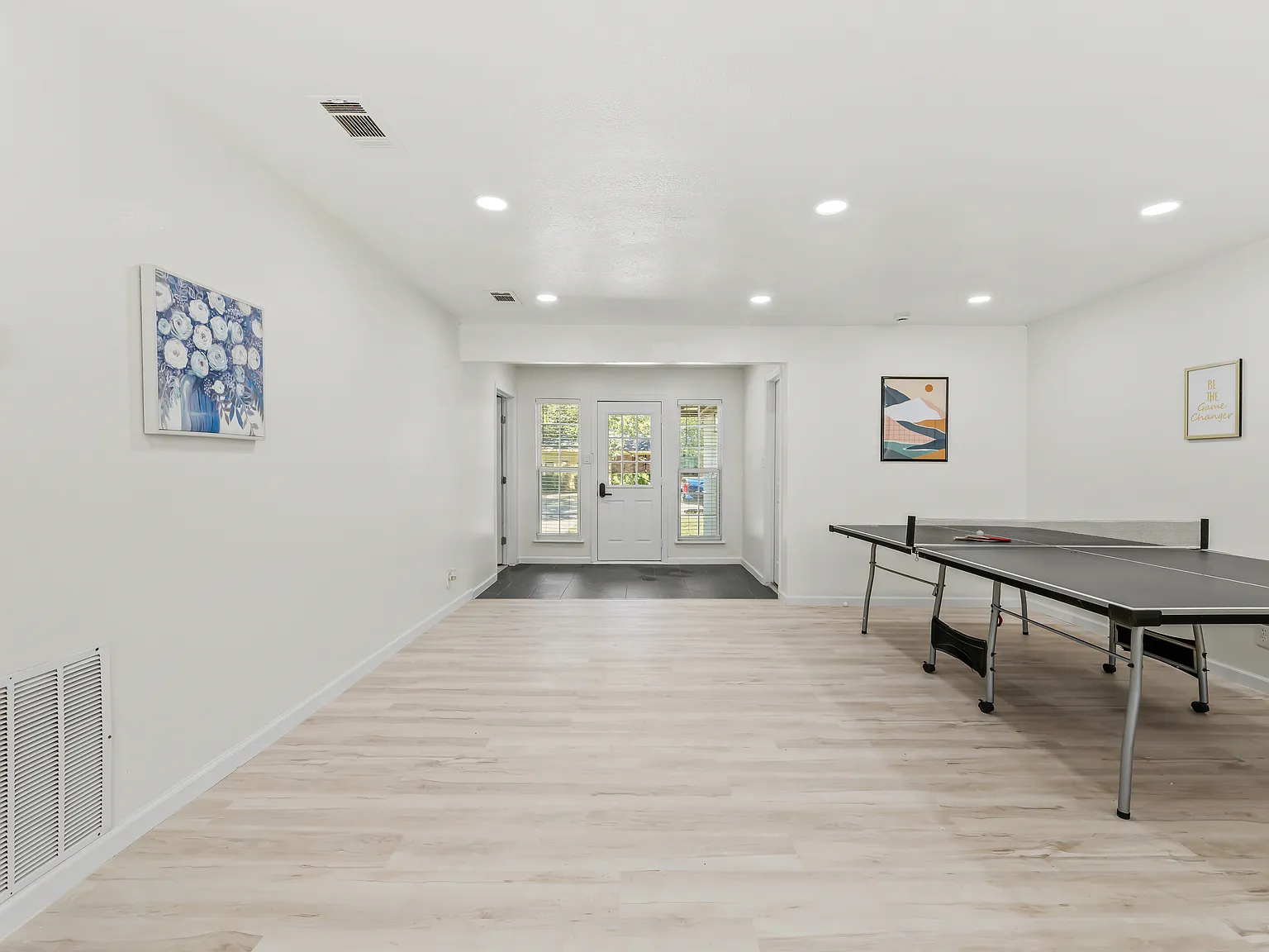 4 bed, 2457 sqft, $4,500 — Photo 2