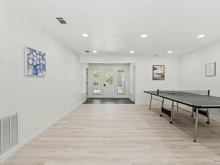 1813 Erwin Pl — Photo 2