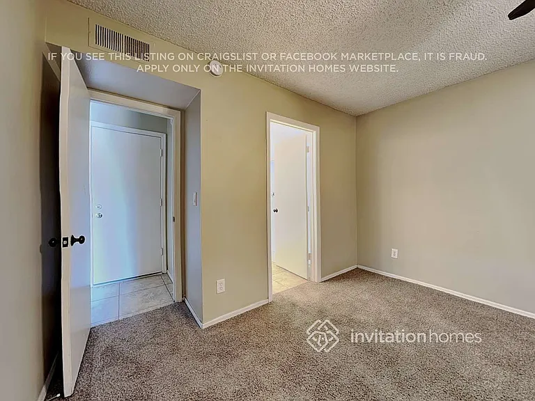 1102 E Utopia Rd — Photo 8