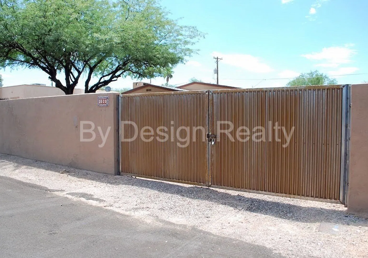 Recently Updated - 3 Bed 2 Bath - Large Gated Walled/Fenced Yard - 1.5 Miles to UofA — Photo 4