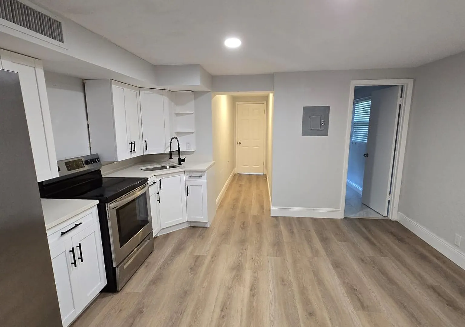 6511 Seminole Dr — Photo 3