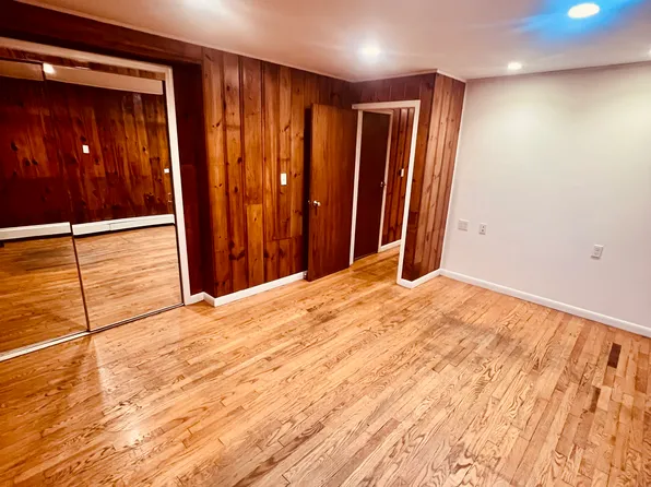 (undisclosed Address), Fresh Meadows, NY 11365