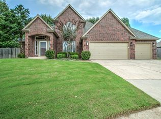 204 Ainsley Ct, Edmond, OK 73034