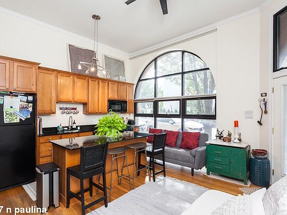 3rd image of 1707 N Paulina St #614