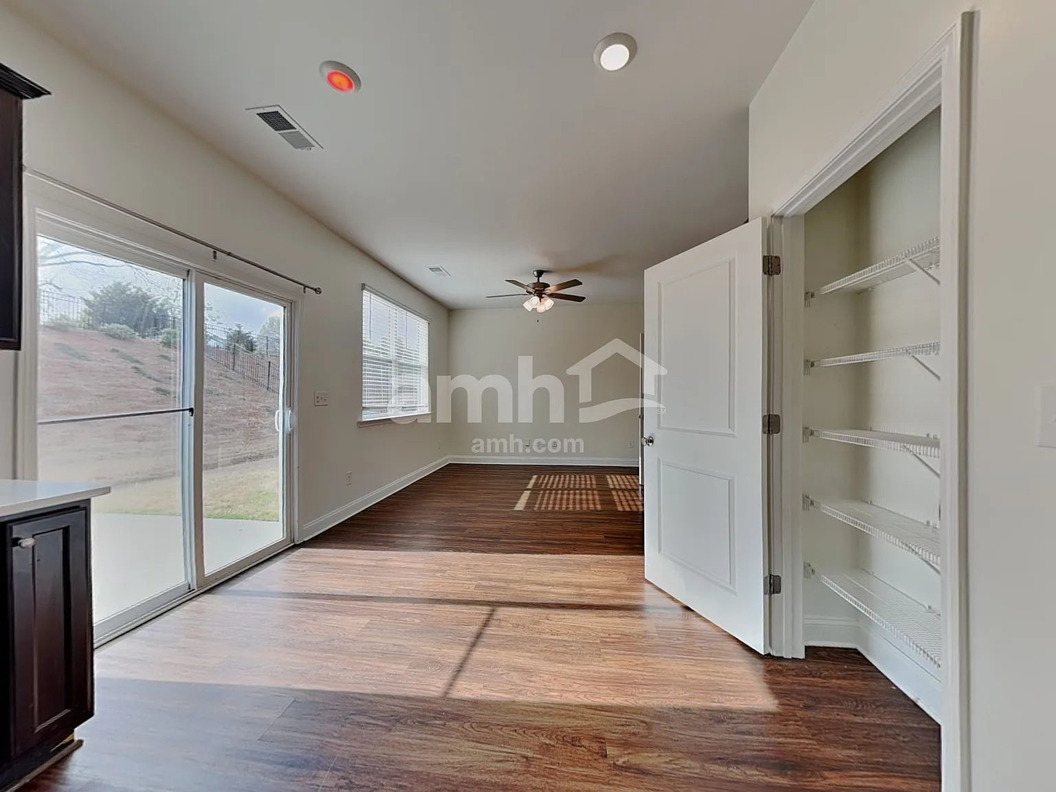3 bed, 2.5 bath, 1420 sqft, $2,285 — Photo 4
