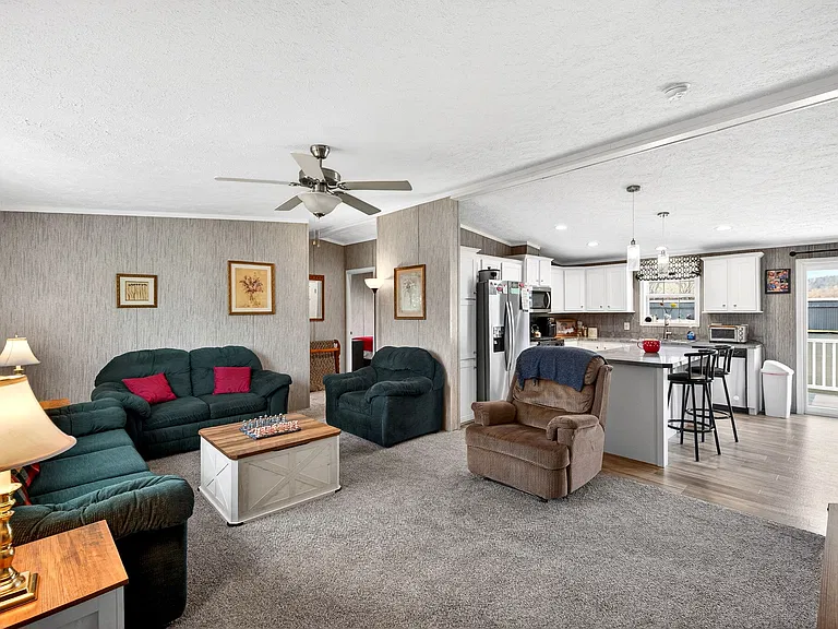 540 Everett St #17 — Photo 4
