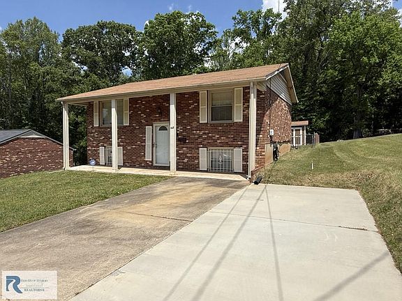 2nd image of 408 Greenwich Cir