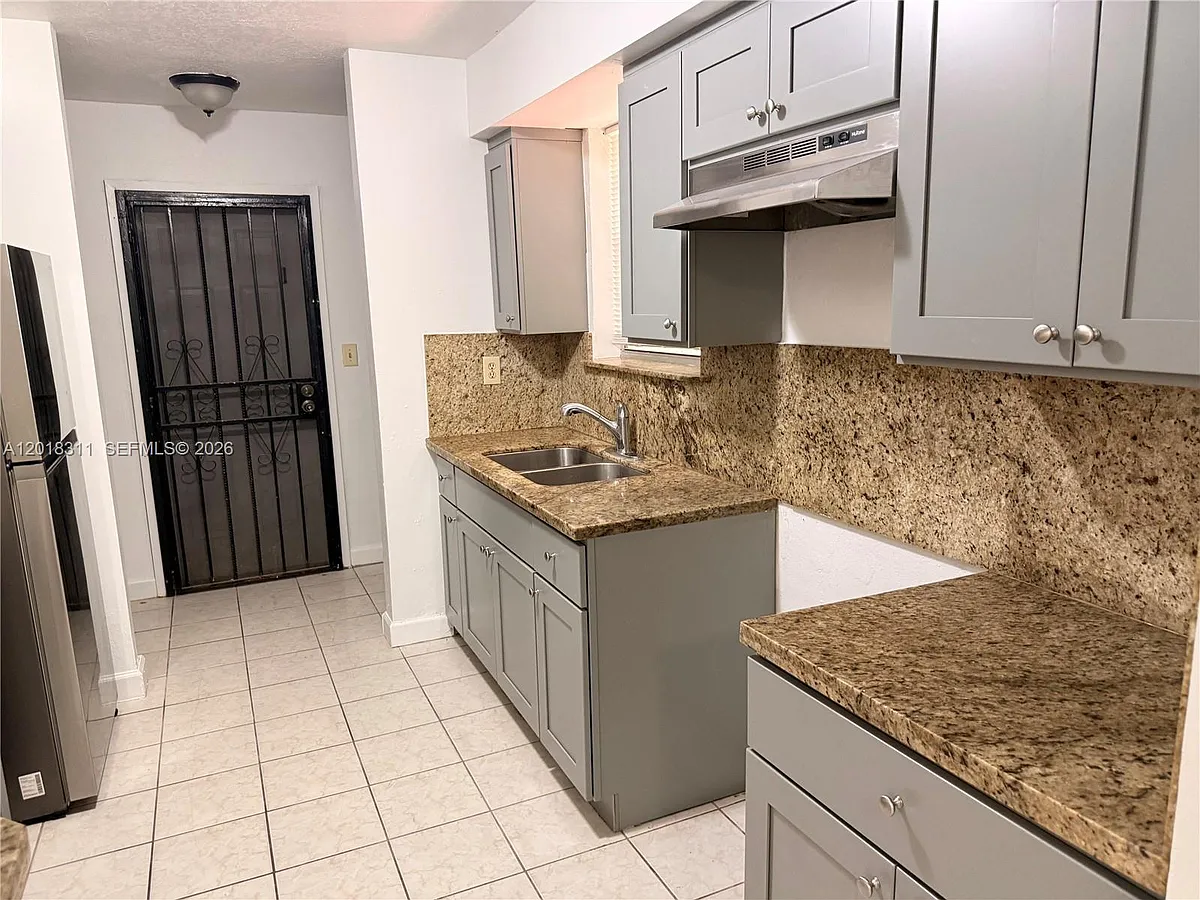 Building Photo - 311 NE 57th St #311