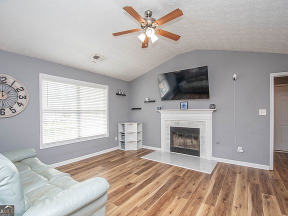 5th image of 22 Lexington Dr