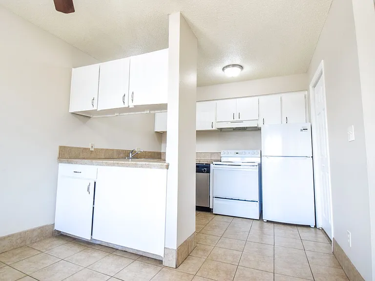 Vista Hills Apartments — Photo 17