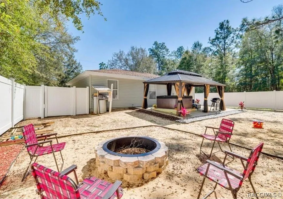 3 bed, 2.0 bath, 1066 sqft, $1,850 — Photo 3