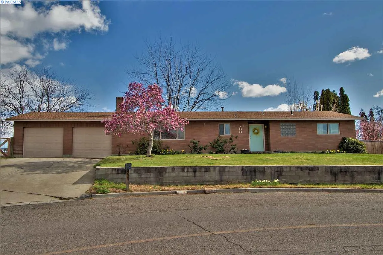 700 Conestoga Way photo 1