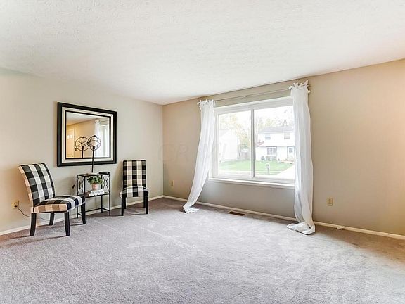 4th image of 3944 Farm Brook Ln