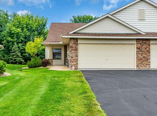321 Summer Pl E, Maplewood, MN 55117