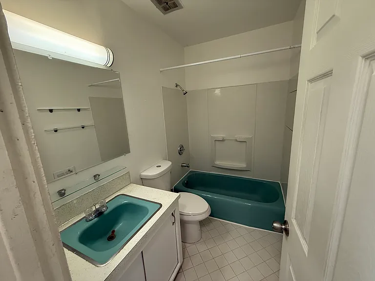 129 11th Ave E #101 — Photo 15