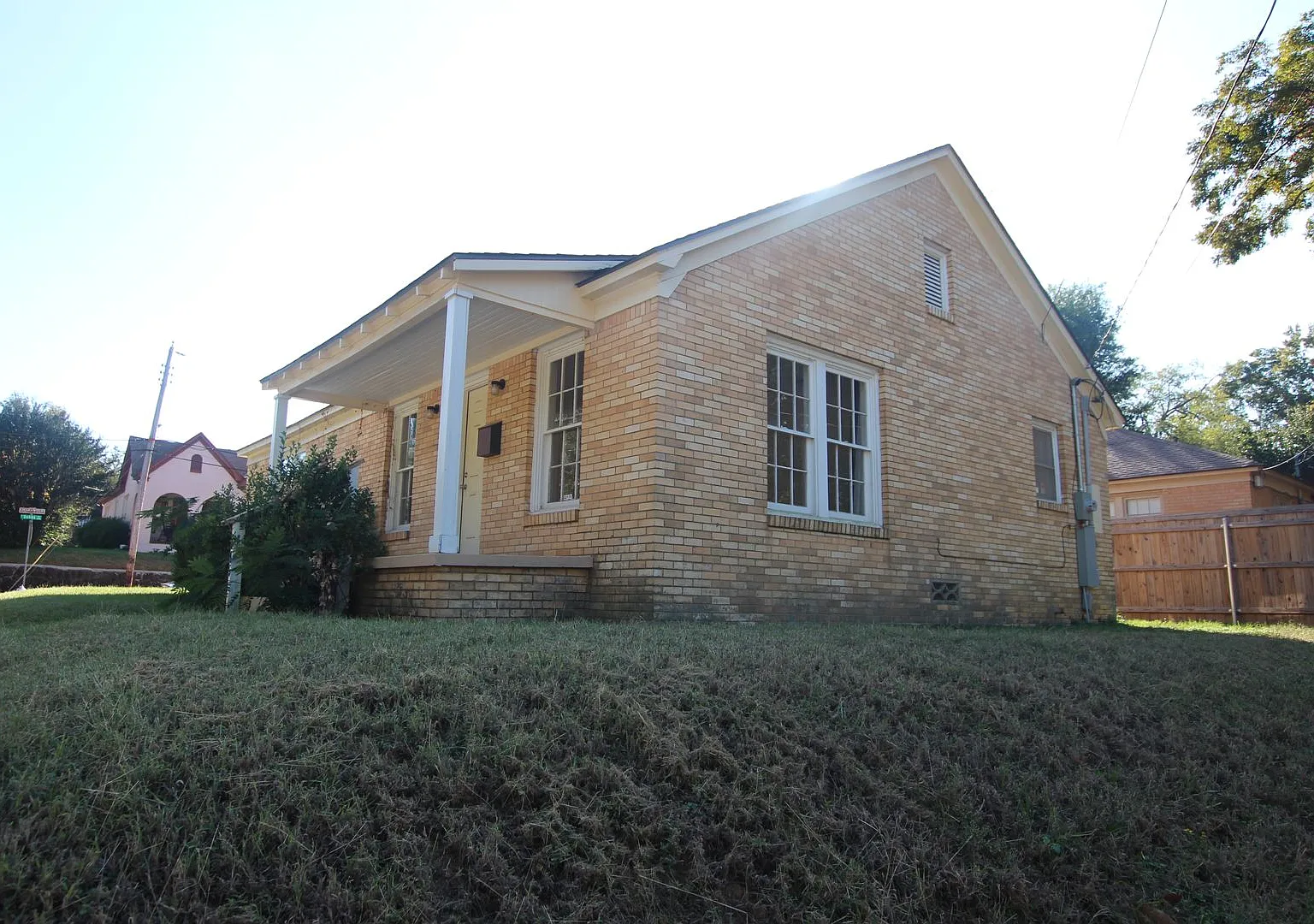 Lease Takeover Opportunity Available! Charming 2 Bedroom in Tyler! — Photo 2