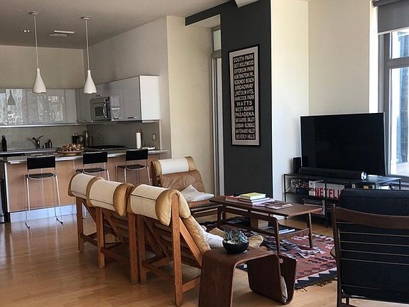 5th image of 801 S Grand Ave APT 1601