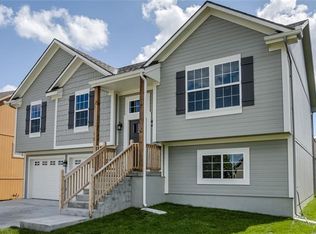 1914 N Grove Dr, Independence, MO 64058