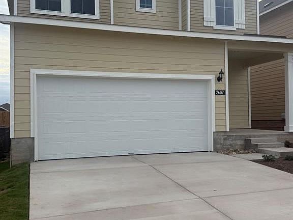 3rd image of 2607 Foss Rd