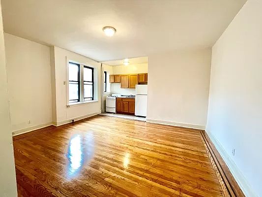 3rd image of 4536 39th Pl APT 5D