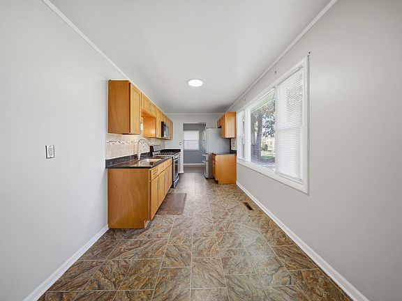 5th image of 117 Hook Rd