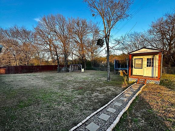 4th image of 48 W Elmwood Dr