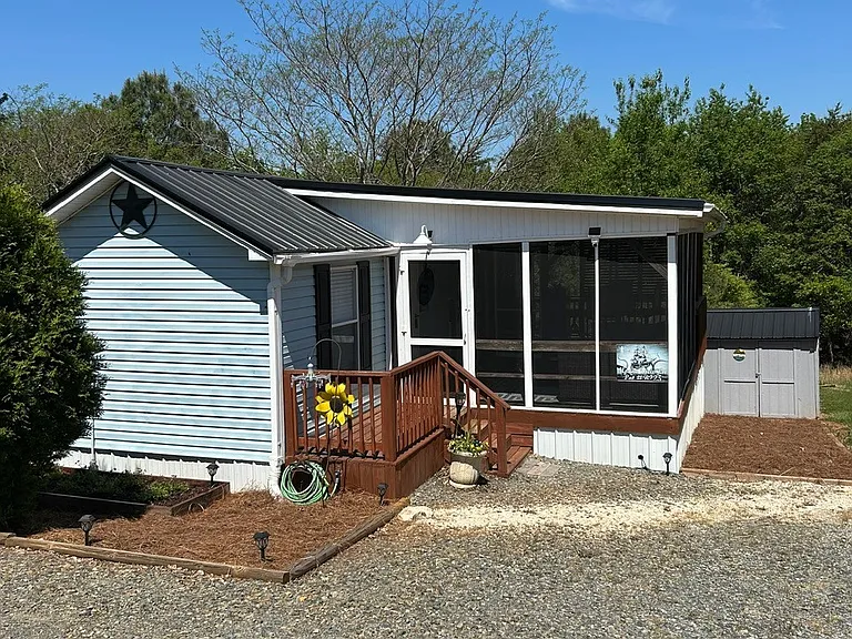 320 Mount View Ln — Photo 1