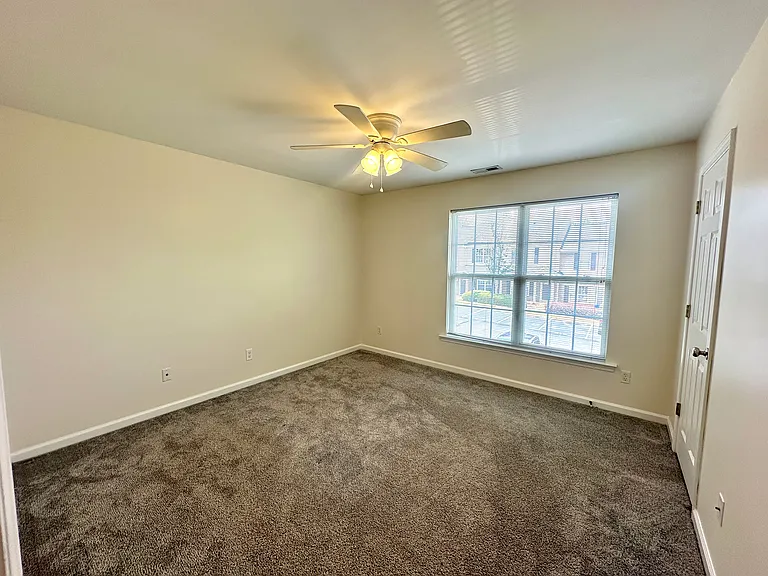 616 Graythorn Ln — Photo 10