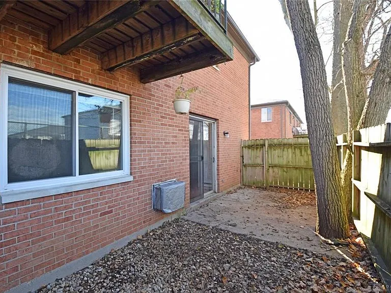 5359 Dunmore Dr — Photo 10