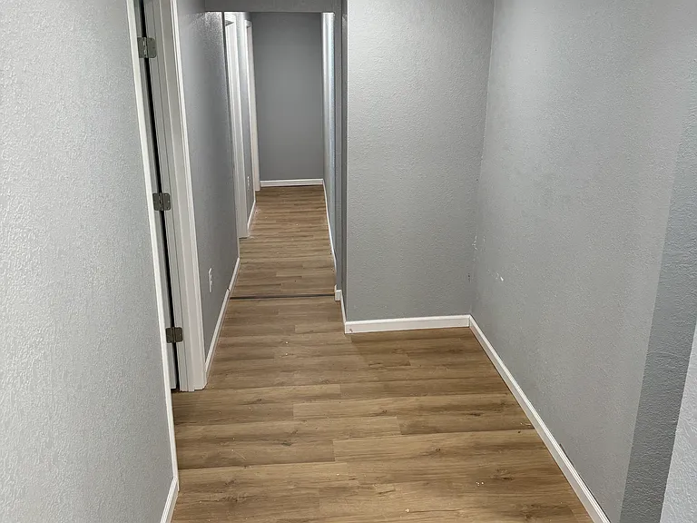 526 N Main St — Photo 5