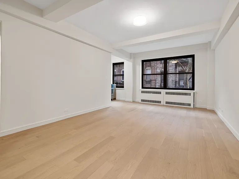 340 E 52nd St #3G — Photo 1