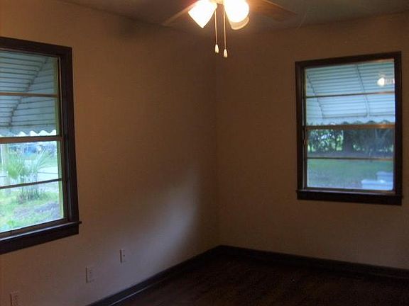5th image of 3438 Greenbrier Dr