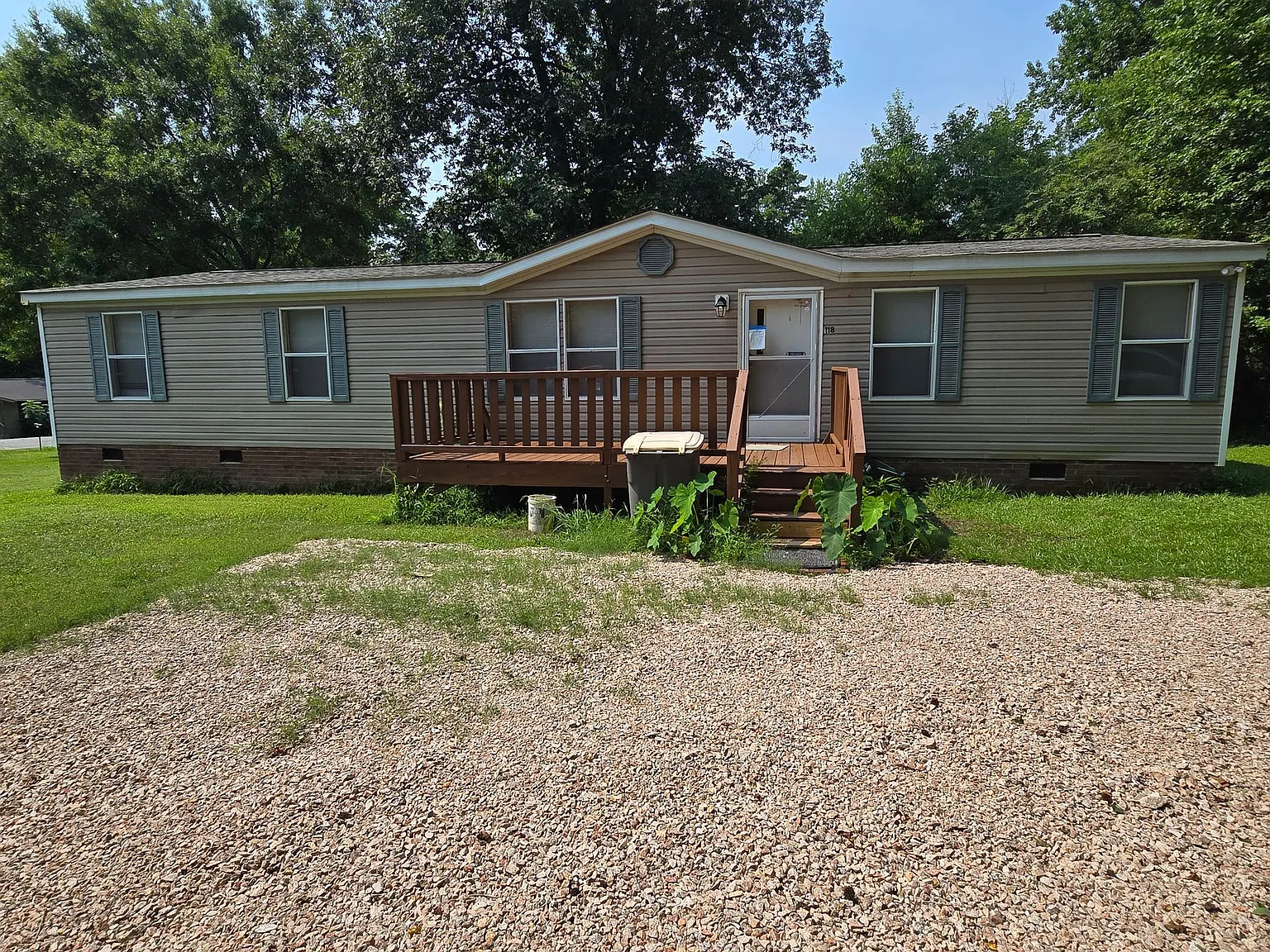 3 bed, 1392 sqft, $1,425 — Photo 1