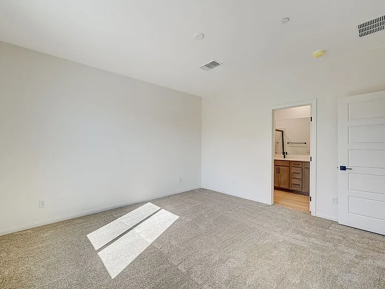 7681 N Jones Blvd — Photo 15
