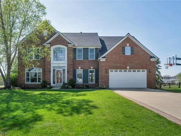 3382 Burgundy Cir, Avon, OH 44011