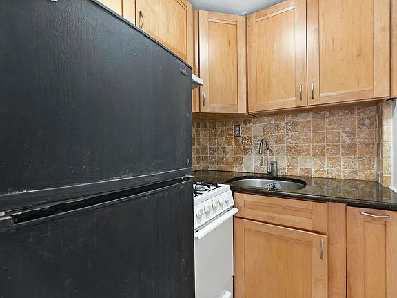 4th image of 632 W End Ave Front 1