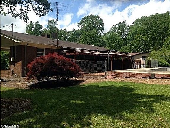 3rd image of 210 Holly Hills Dr