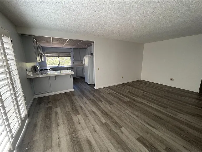 1390 Halifax Dr — Photo 4