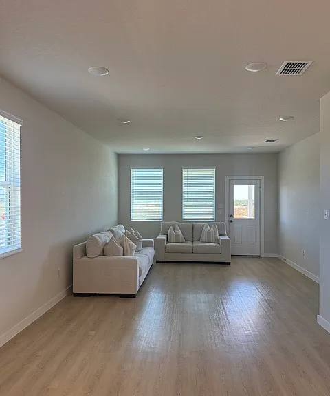 1539 Elvin Smt — Photo 4