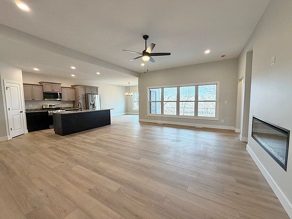 3rd image of 1605 Ambleside Dr