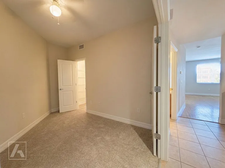 North Pointe Place — Photo 3